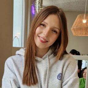 Jade, Babysitter in Zevenaar