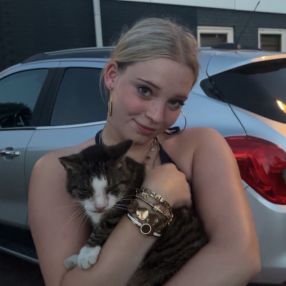Iziz, Babysitter in Doesburg