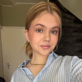 Annika, Oppas in Maassluis