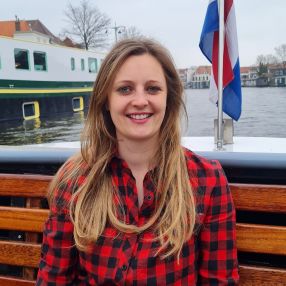 Dominika, Gezin in Haarlem
