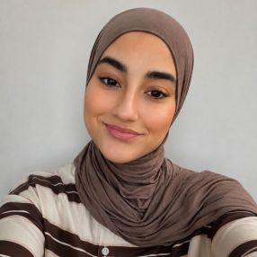 Hajar, Babysitter in Zaandijk