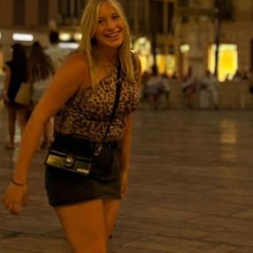 Anouk, Oppas in Hippolytushoef