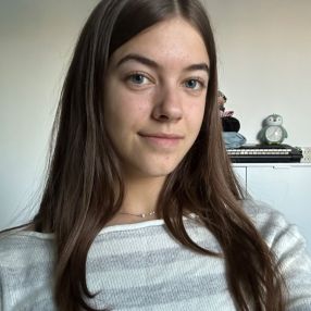 Sarah, Babysitter in Den Hoorn