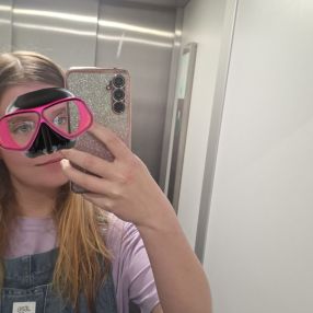 Deshley, Babysitter in Barneveld