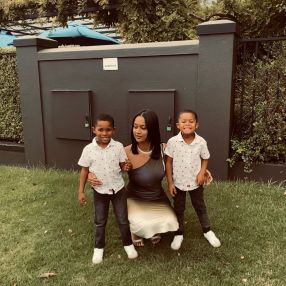 Zoe, Oppas in Laren