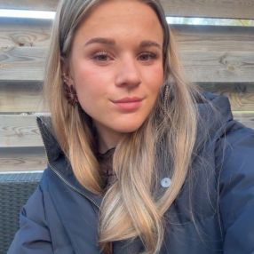 Anna, Babysitter in Joure