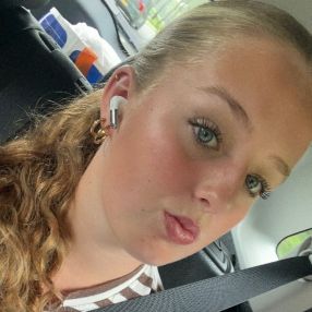 Esmee, Babysitter in Emmen