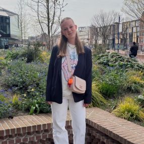 Sophyna, Babysitter in Maassluis