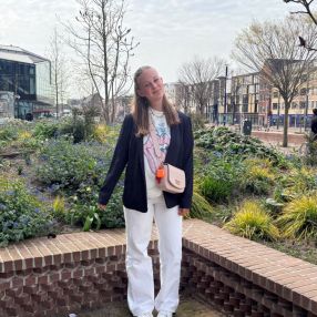 Sophyna, Babysitter in Maassluis