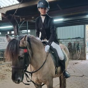 Farah, Oppas in Udenhout