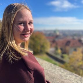 Ruth, Oppas in Nieuwendijk