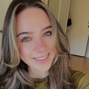 Carmen, Babysitter in Heerlen