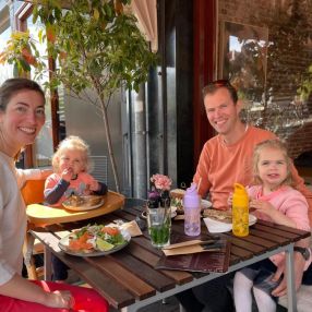 Kirsten, Gezin in Voorschoten