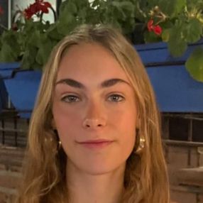 Carlijn, Babysitter in Voorhout