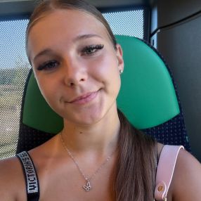 Uliana, Oppas in Dieren