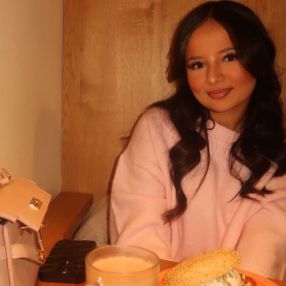 Yasmina, Oppas in Roermond