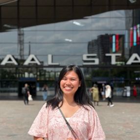 Hanna Leonila, Oppas in Laren