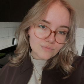 Julia, Oppas in Roermond