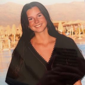Nora, Babysitter in Cadier en Keer