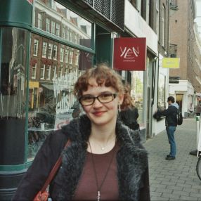 Lydia, Babysitter in Landsmeer