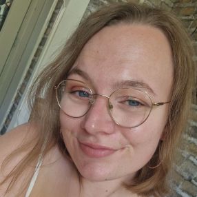 Nikki, Babysitter in Leiden