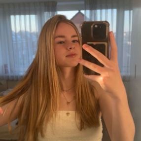 Lola, Babysitter in Elst
