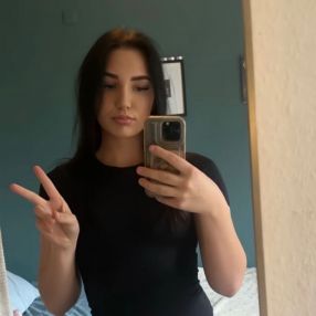 Elychana, Babysitter in Heerlen