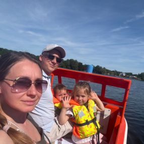 TL, Gezin in Haarlem