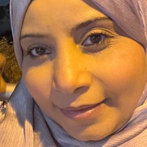 Bushra, Oppas in Holten