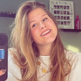 Olivia, Oppas in Harmelen