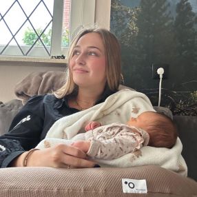 Lotte, Babysitter in Borne