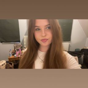 Leentje, Babysitter in Helden