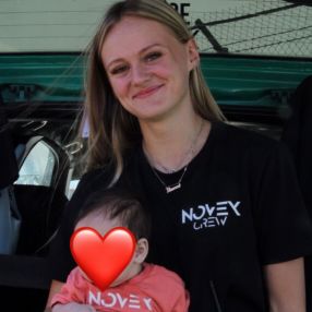 Eline, Babysitter in Deurne