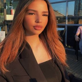 Sade Skye, Oppas in Landsmeer