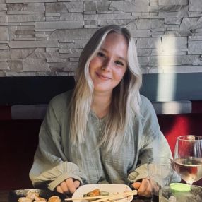 Gwen, Oppas in Zuid-Holland