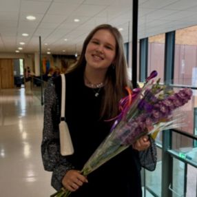 Elke, Oppas in Teteringen