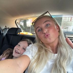 demi, Babysitter in Putten