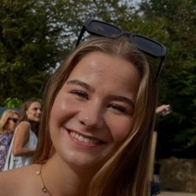 Loïs, Babysitter in Woudenberg