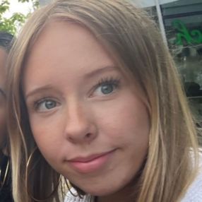Lola, Oppas in Maarssen