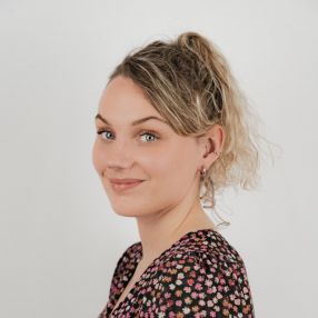Eline, Oppas in Schijndel