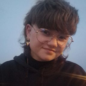 Zoë lois, Babysitter in Harlingen