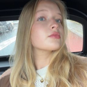 Louise, Oppas in Loosdrecht