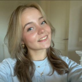 Eline, Oppas in Nieuw-Amsterdam