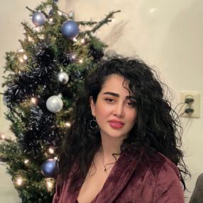 Maniya, Oppas in Den Haag