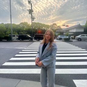 Eline, Oppas in Muiderberg