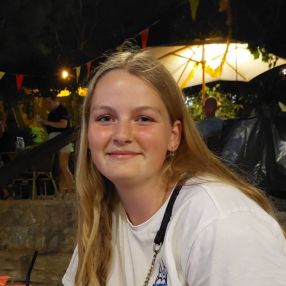 Caroline, Babysitter in Ooltgensplaat