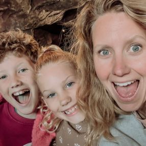 Talitha, Gezin in Huizen
