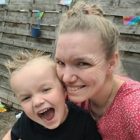 Amber, Gezin in Hilversum