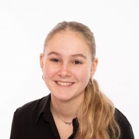 Roxy, Babysitter in Hoogvliet