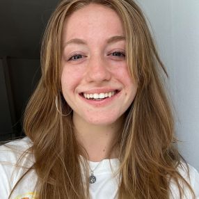 Elin, Babysitter in Koedijk